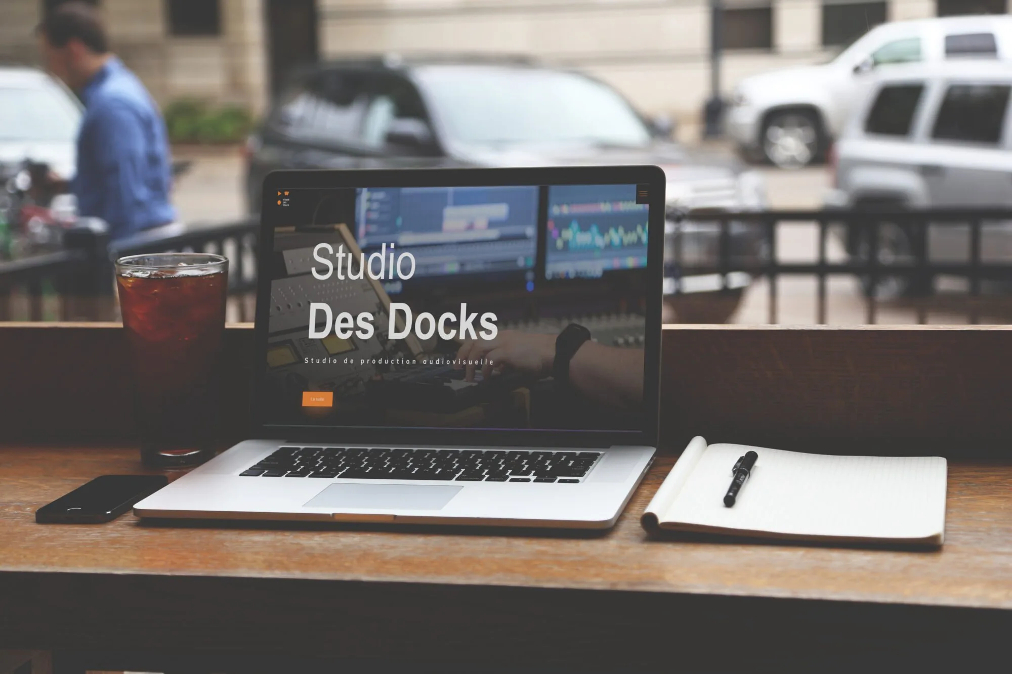 macbook pro mockup(6)